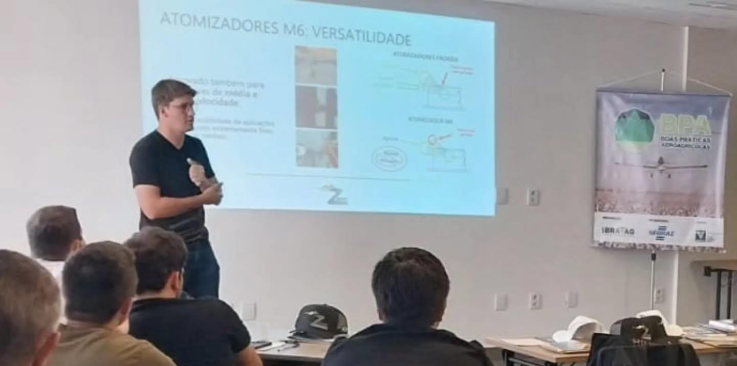 Zanoni participa de curso para pilotos agrícola em Santa Maria (RS)